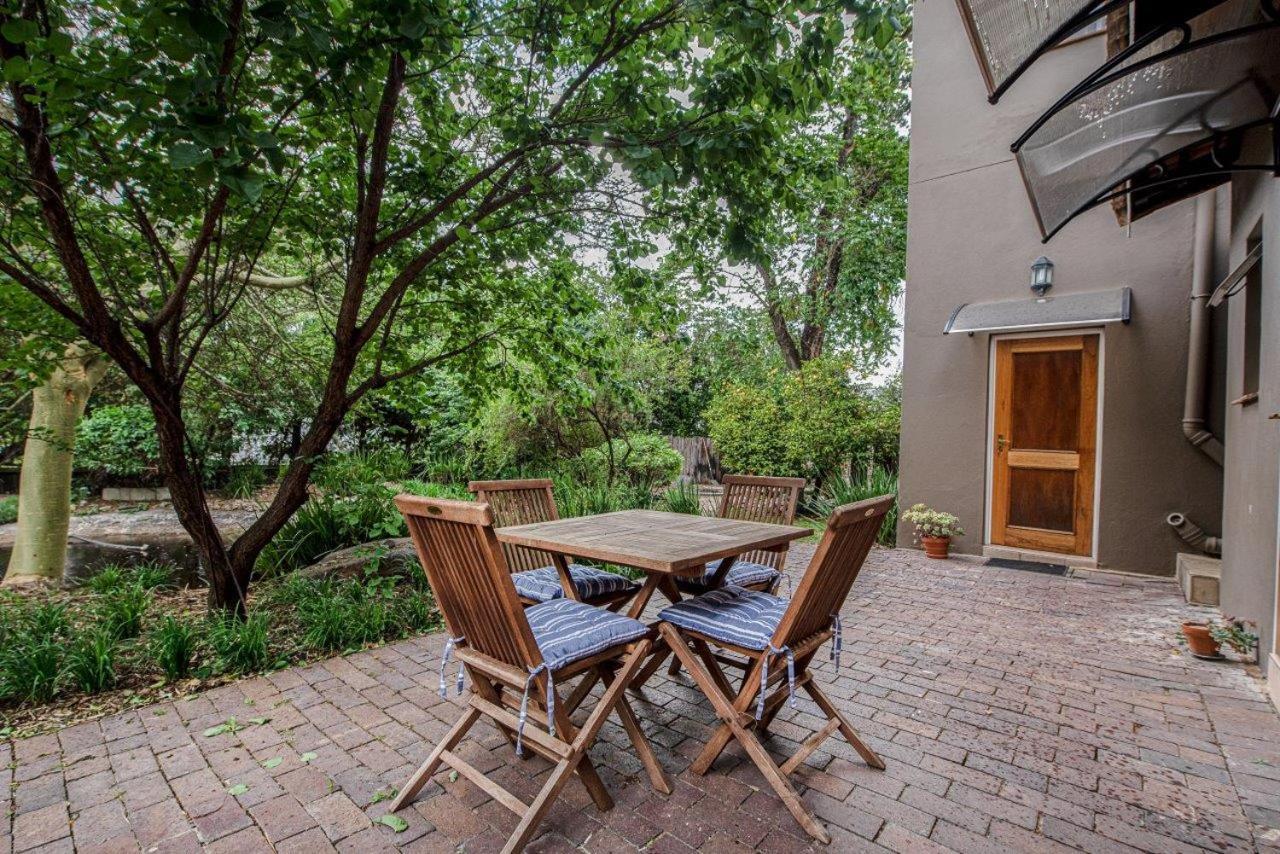 Wild Olive Executive Suite Johannesburgo Exterior foto